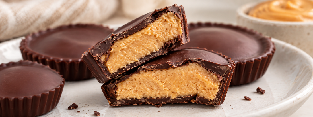 Reese's maison version healthy : peanut butter cups au chocolat noir & sirop de chicorée